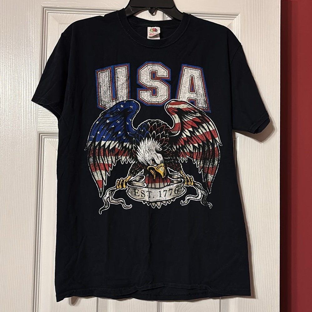 Fruit of the Loom black tshirt with USA and eagle size medium
